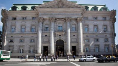 La ANSES como rueda de auxilio: Ahora depositó $5000 millones en un Banco Nación con crisis de liquidez