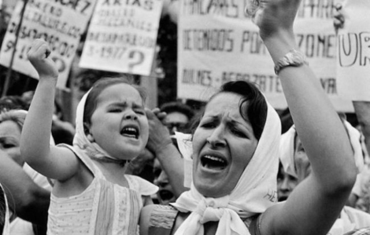 24 de Marzo: la historia de una foto que se convirtió en símbolo de la resistencia