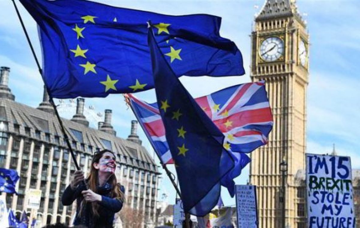 Cuando llama el Brexit aparece el dinero