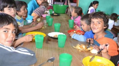 En pleno paro docente 18 mil chicos rosarinos fueron igual a la escuela, pero a comer
