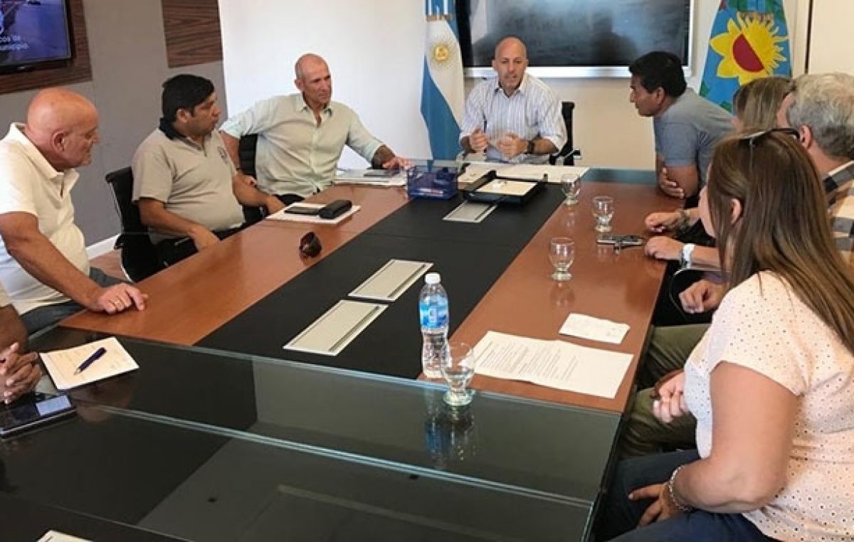 La paritaria municipal en Pilar arrancó con pedidos del 50% de aumento