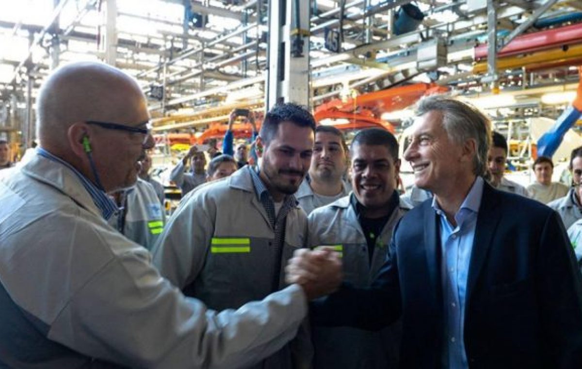 Peugeot suspendió por dos meses a 2000 trabajadores y hay temor por despidos