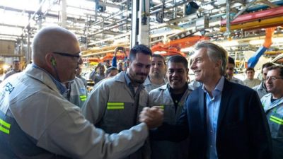 Peugeot suspendió por dos meses a 2000 trabajadores y hay temor por despidos