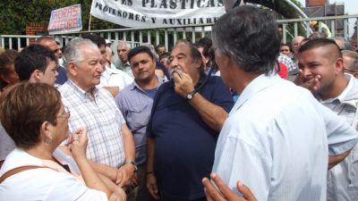 Municipales de Lanús aceptaron aumento del 30 %