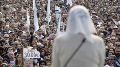 “Por otro pais”
