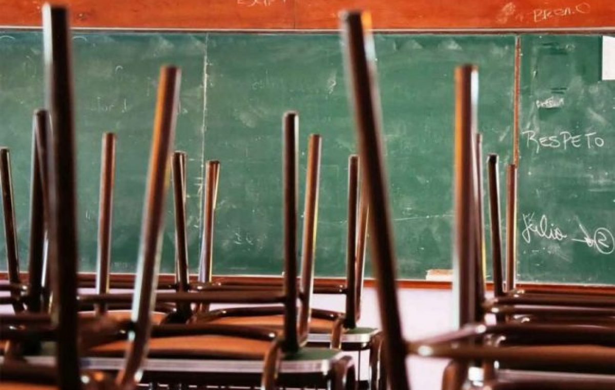 Menos alumnos, más despidos