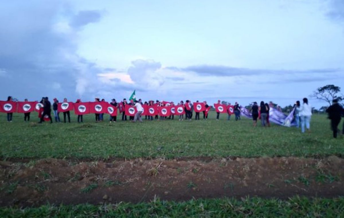 Campesinas ocuparon tierras en Brasil