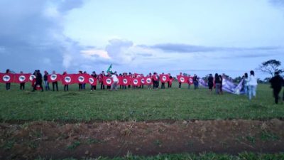 Campesinas ocuparon tierras en Brasil
