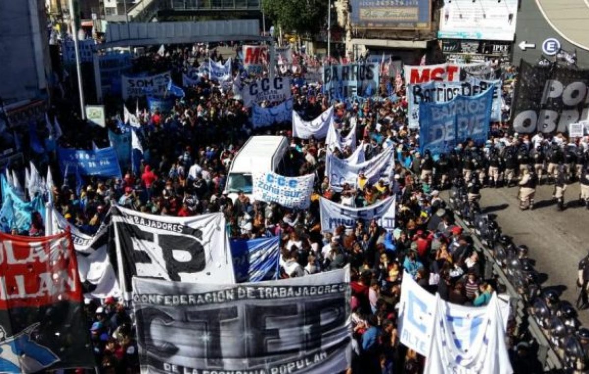 “No hay política social que alcance con este programa económico”
