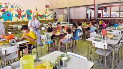 Rosario: Crecen los pedidos para servir copa de leche en los barrios