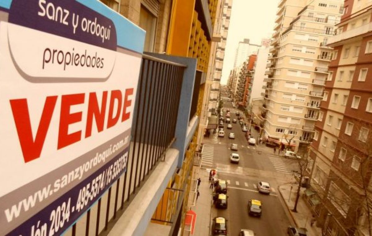 Con los créditos hipotecarios inaccesibles, la compraventa de inmuebles cayó más del 50% en Buenos Aires