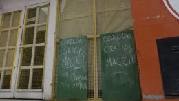 Frases como «la culpa es de Macri» se viralizan con cada cierre de un comercio en Caleta Olivia