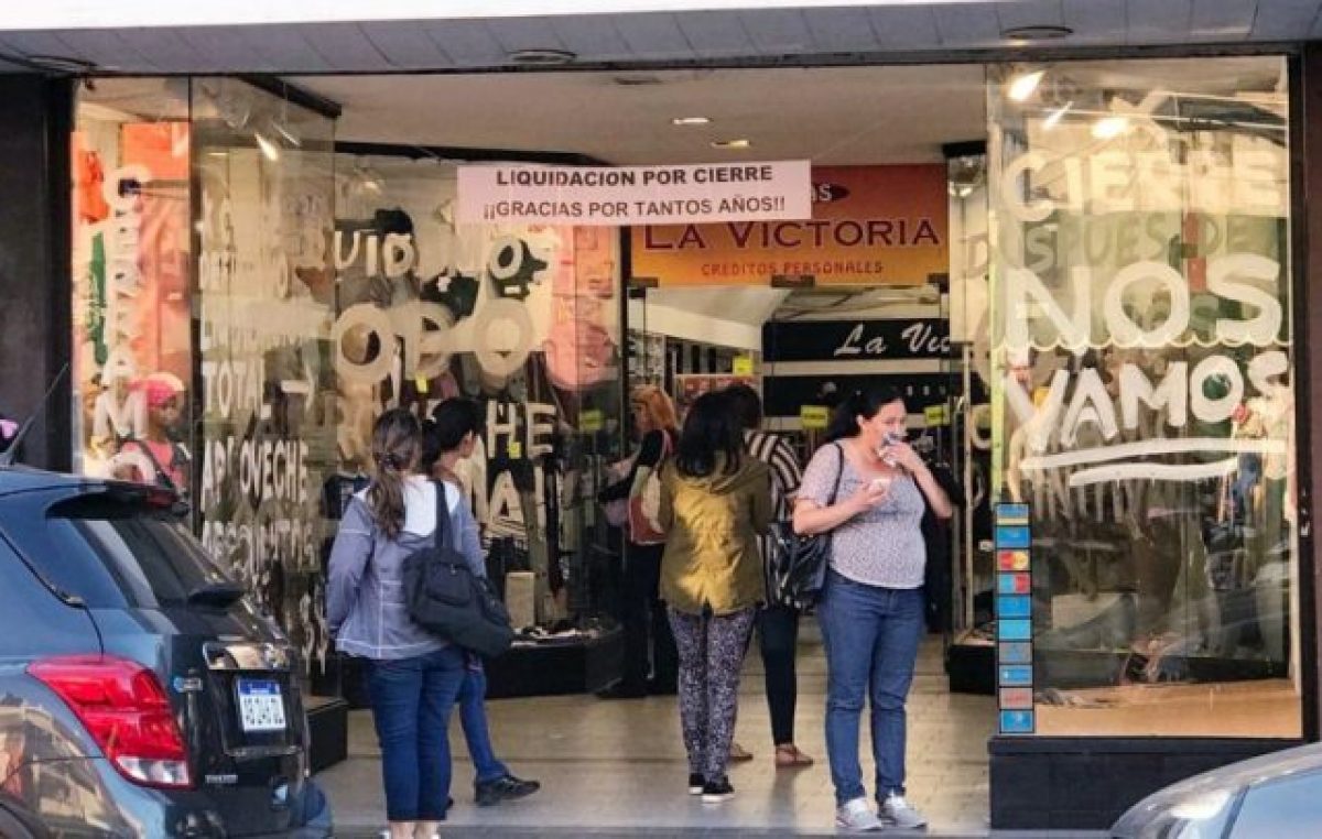 “Ni el Rodrigazo se atrevió a tanto”: Después de 65 años cierra el local de ropa La Victoria en Munro
