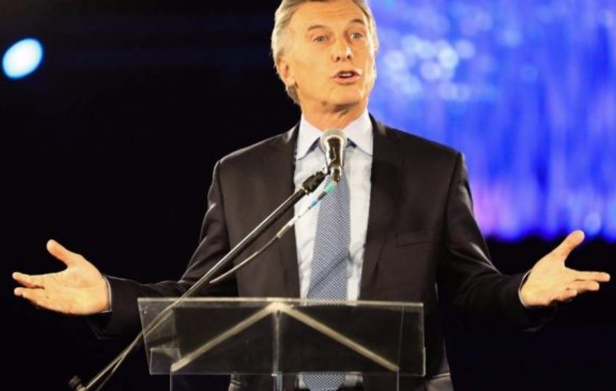 Inmune a los datos económicos, Macri reiteró que «estamos empezando a salir» de la crisis