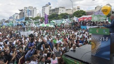 Hugo Moyano lanzó un paro general y cruzó duramente a la cúpula de la CGT