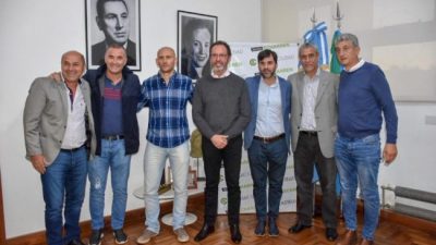 Media docena de intendentes PJ, abrazados a «más inclusión, más tiempo juntos»