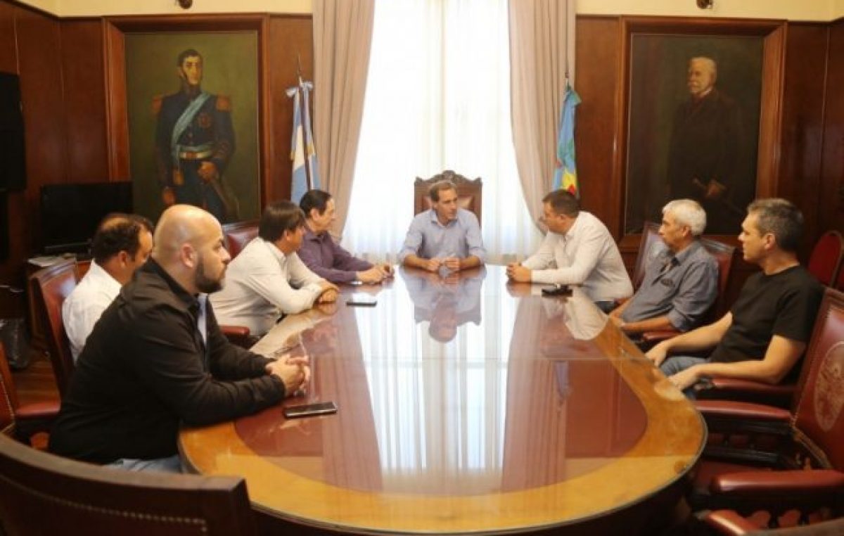 El intendente de La Plata acordó con los gremios y dará un aumento del 30% a los municipales