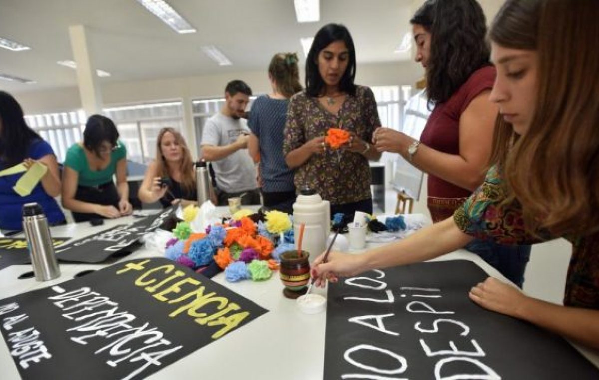 Los científicos sienten la crisis y salen a la calle