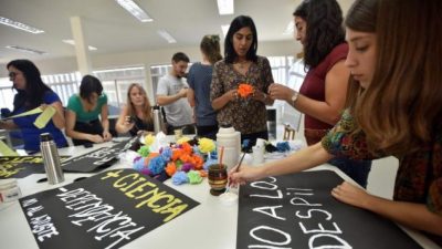 Los científicos sienten la crisis y salen a la calle