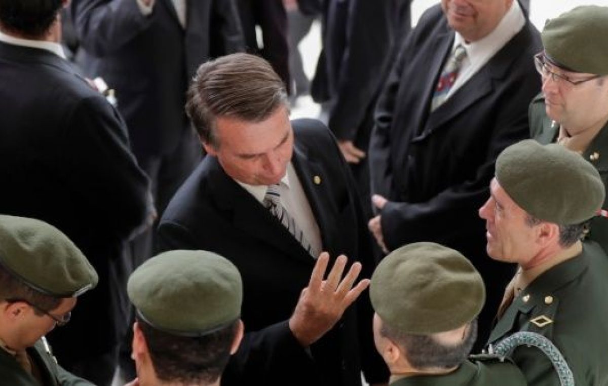 Bolsonaro ahora quiere revisar cómo se cuenta el golpe militar en las aulas