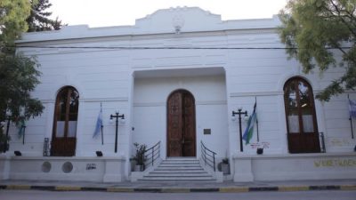 Viedma condiciona la paritaria a las medidas de fuerza