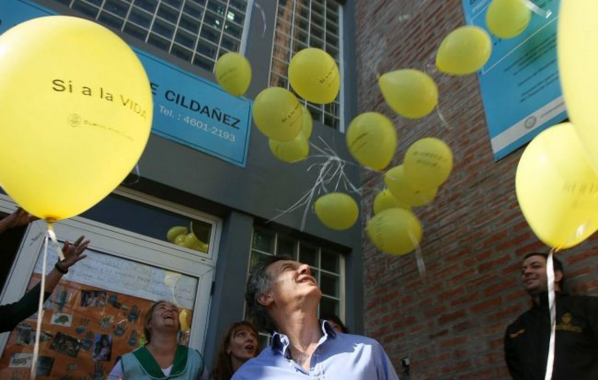 El riesgo país en Macrilandia: el presidente dijo que «se está saliendo lentamente de la recesión»