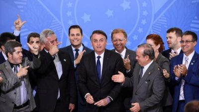 Brasil: armas para políticos, periodistas y camioneros