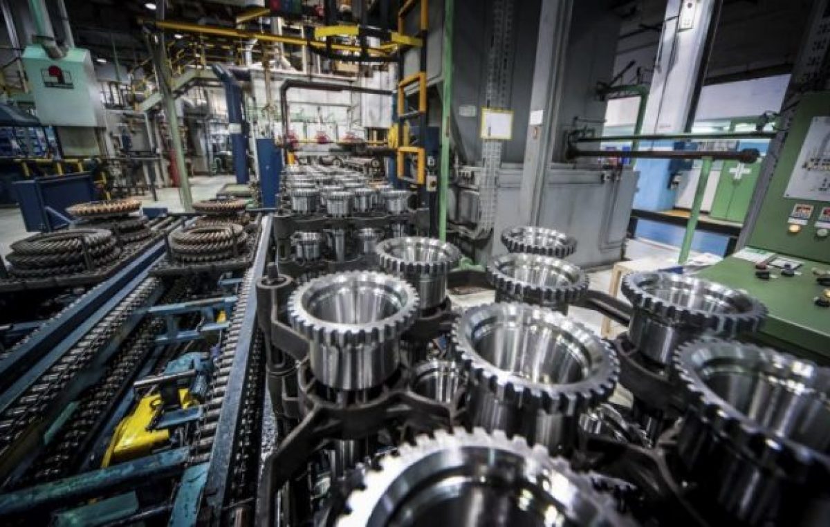 La industria continúa cayendo por la crisis