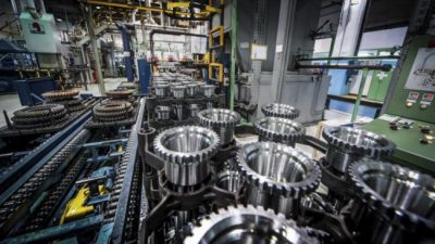 La industria continúa cayendo por la crisis