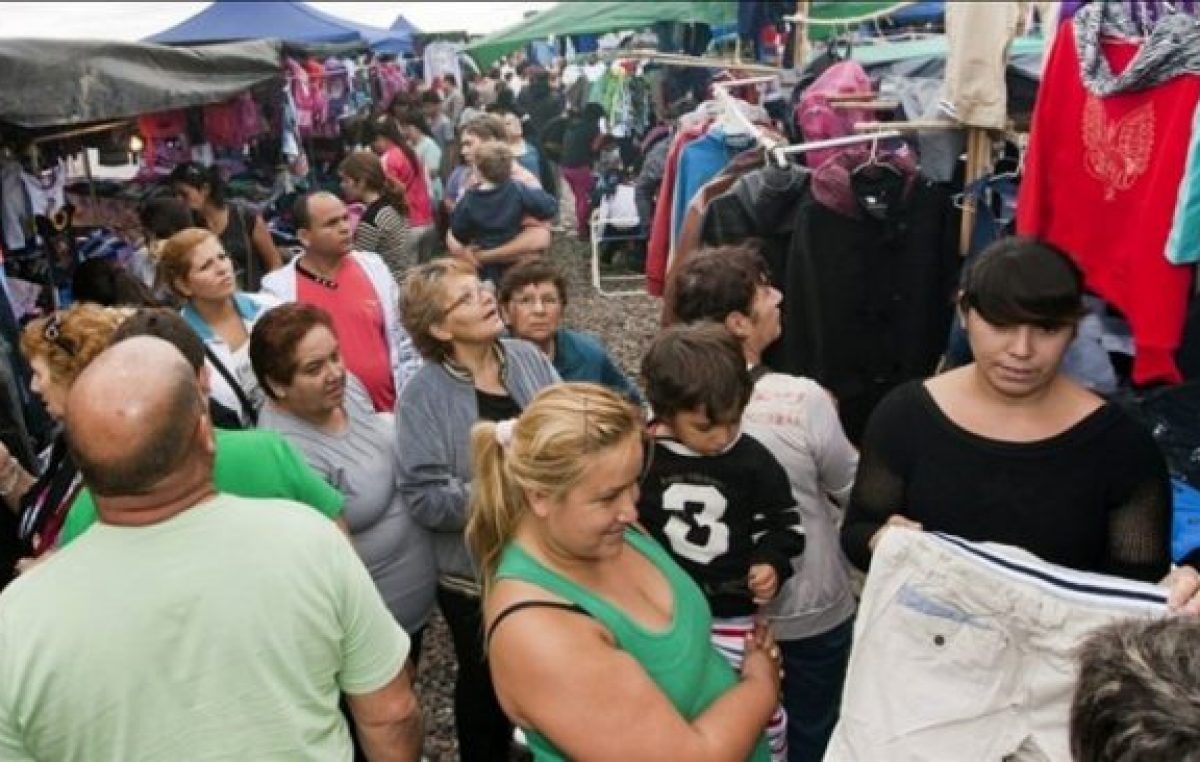 Para ahorrar, los neuquinos van de compras a La Salada de Mendoza