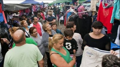 Para ahorrar, los neuquinos van de compras a La Salada de Mendoza