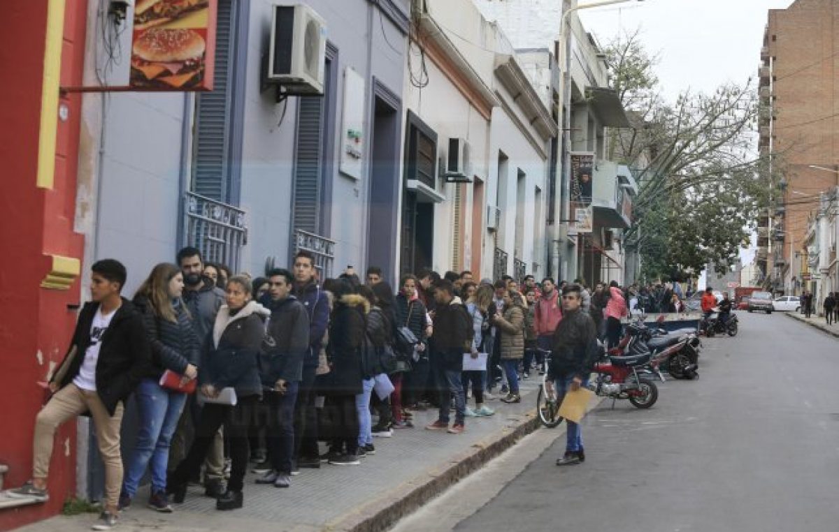 Paraná: La necesidad empuja a los jóvenes a buscar trabajo sin planificar su futuro laboral