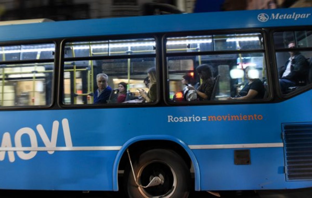 La intendenta de Rosario le reclamó a la Nación que congele el precio del gasoil para los colectivos