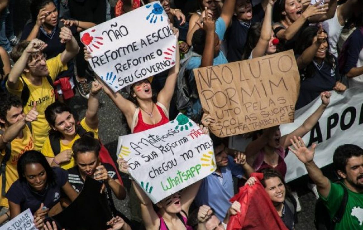 Los estudiantes enfrentan a Bolsonaro