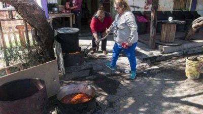 Por la crisis, el comedor La Luciérnaga de Catamarca da de comer por las noches