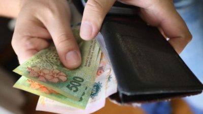 Los salarios siguen perdiendo contra la inflación, en febrero sólo subieron un 2,7%