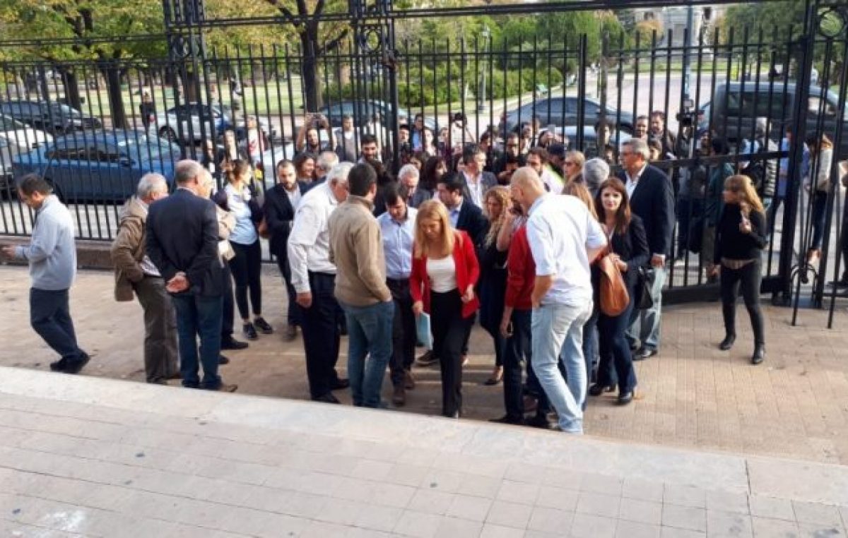 Intendentes peronistas dejaron una nota de reclamos a Vidal y le pidieron audiencia