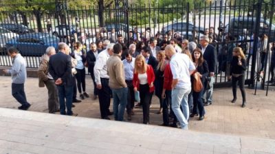 Intendentes peronistas dejaron una nota de reclamos a Vidal y le pidieron audiencia