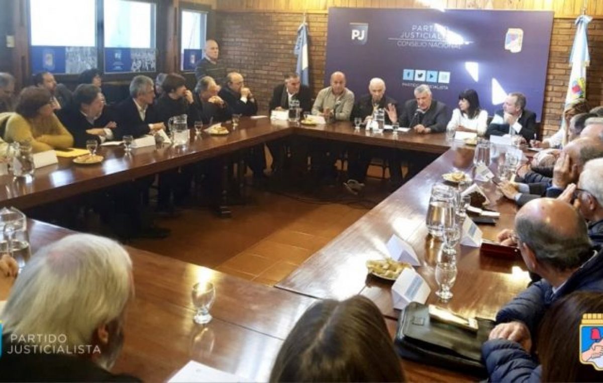 Avanza el frente para competir con Cambiemos: El PJ nacional se reunió con 18 partidos opositores