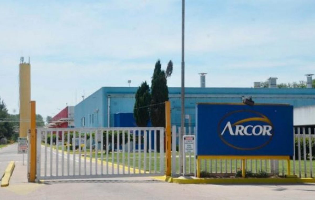 La crisis que no da respiro: Arcor paraliza su producción por acumulación de stock