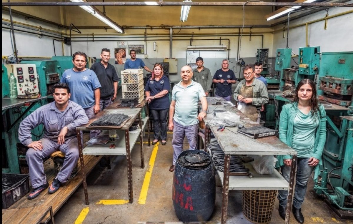 El resultado de luchar: exponen fotografías de trabajadores y trabajadoras de cooperativas