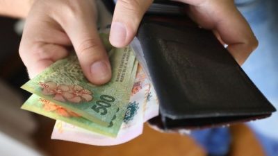 El salario mínimo cayó 28% en tres años en Argentina