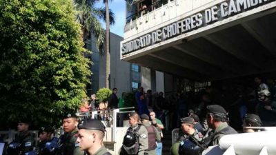 Más de 150 gendarmes para allanar Camioneros