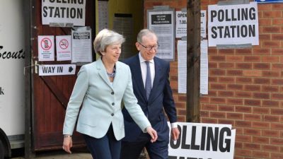 Reino Unido vota en medio de la incertidumbre sobre May