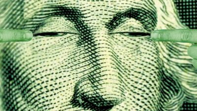 El dólar sube y las reservas bajan