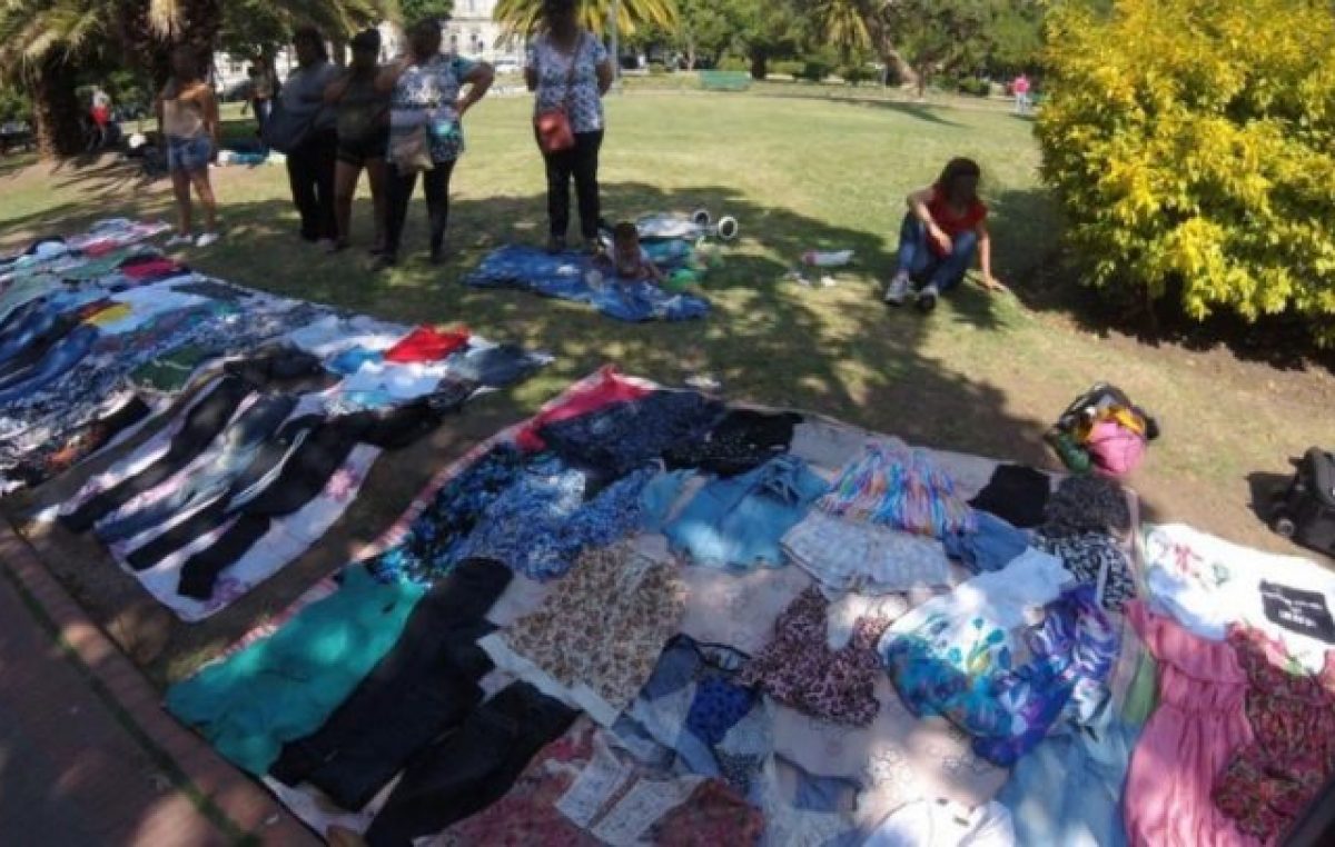 El detrás de la venta ambulante en La Plata: “Hay gente que lo único que tiene es este trabajo”