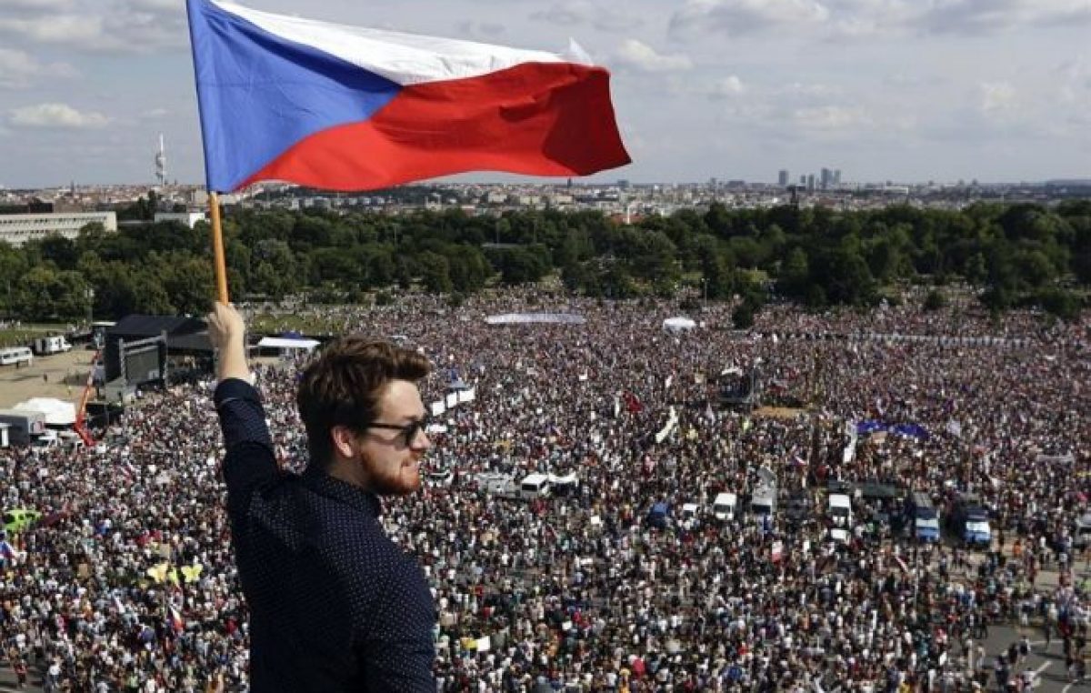 Una marea humana para que se vaya el premier de República Checa