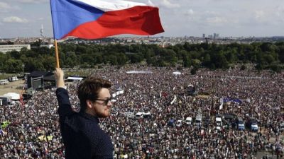 Una marea humana para que se vaya el premier de República Checa