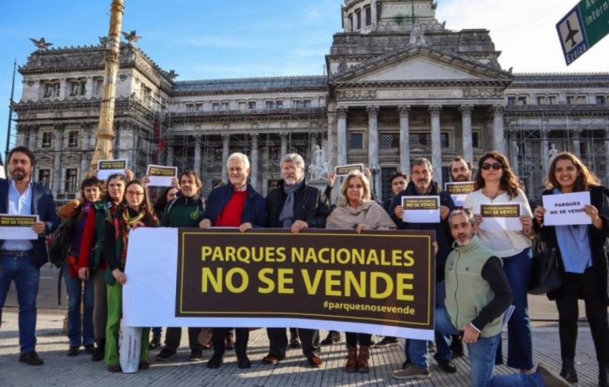 Los trabajadores de Parques Nacionales reclamaron contra la venta de un predio