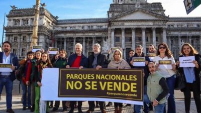 Los trabajadores de Parques Nacionales reclamaron contra la venta de un predio